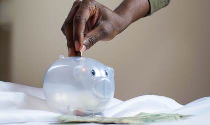 Com Selic a 6,25%, quanto rende investir R$ 1.000 em poupança, Tesouro ou fundo