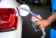 Preço da gasolina comum cai pela nona semana consecutiva, aponta ANP