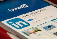 Atividade dos brasileiros no LinkedIn quase dobra com chegada de vídeos, diz plataforma