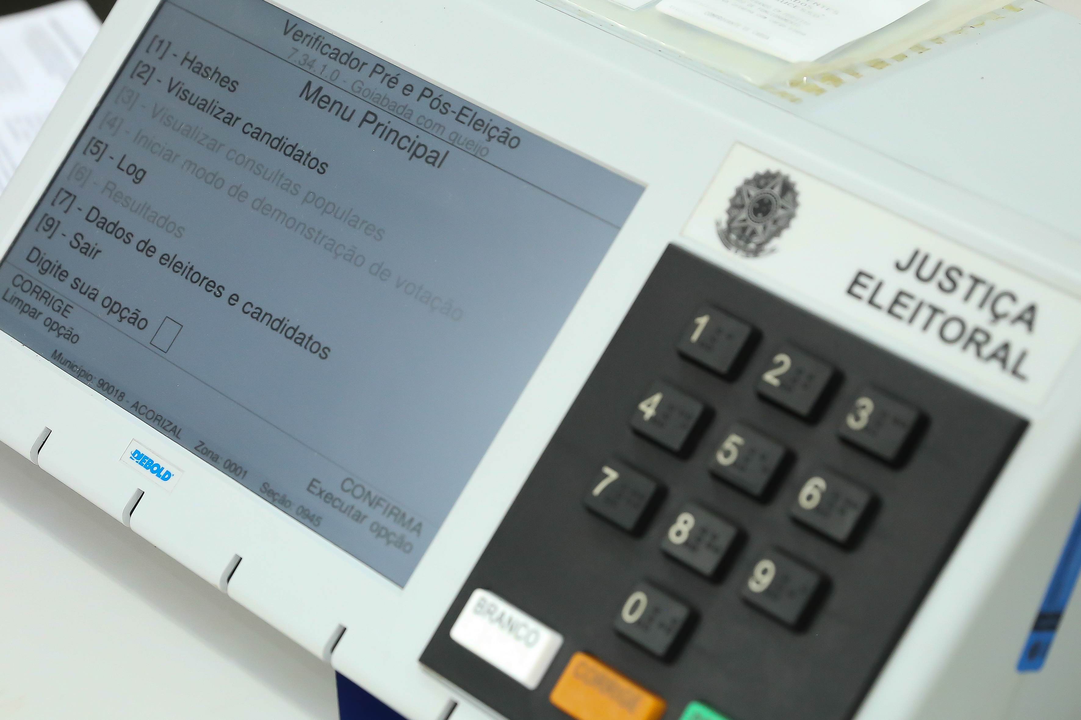 Ministério questiona segurança da urna eletrônica