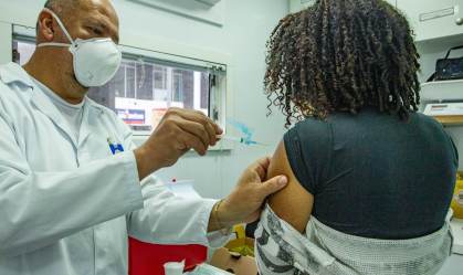 Em 2020, apenas 55% das meninas completaram ciclo vacinal contra o HPV no Brasil