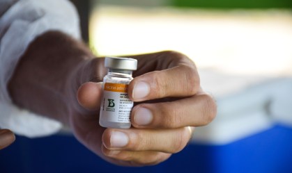 Coronavac: terceira dose amplia em 20 vezes o nível de anticorpos, diz pesquisador
