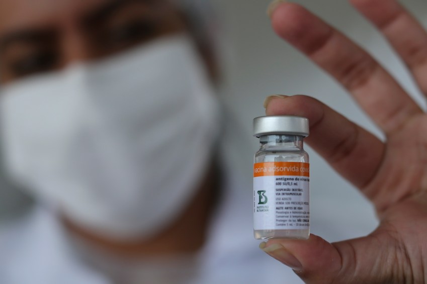 Projeto S avaliou a efetividade do imunizante durante a pandemia em 27 mil pessoas / Fabio Rodrigues Pozzebom/Agência Brasil