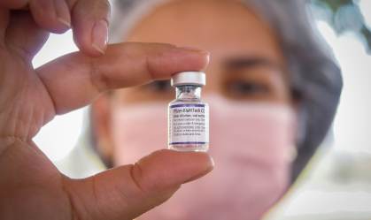 Reforço com a Pfizer aumenta nível de anticorpos em até 25 vezes, diz estudo