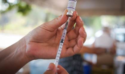 Anvisa investiga morte de adolescente que tomou Pfizer, mas não vê relação causal