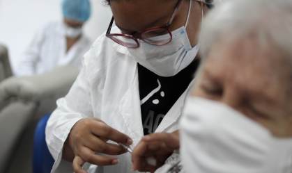 Pfizer inicia teste de vacina em pessoas imunossuprimidas no Brasil