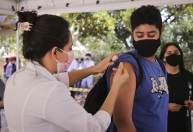 OMS nunca contraindicou vacinação de adolescentes na pandemia
