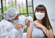 Dose única contra HPV protege significativamente contra câncer do colo do útero, diz OMS