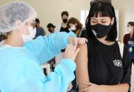 Não é “razoável” parar vacinação de adolescentes, diz Wellington Dias