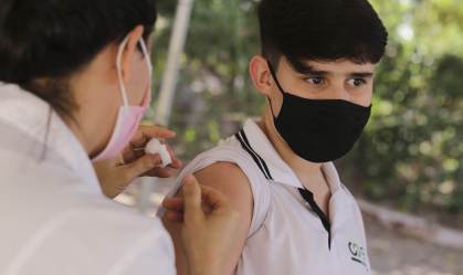 Adolescente que tomou 1ª dose deve tomar a 2ª, afirma João Gabbardo