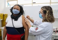 Cidade de SP aplica 2ª dose de reforço para pessoas acima de 45 a partir de quarta-feira