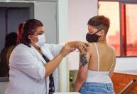 SP não seguirá Saúde e vai manter vacinação de adolescentes sem comorbidades