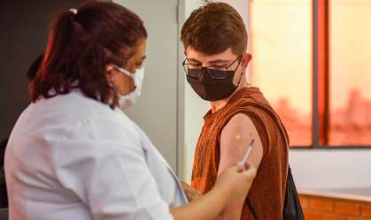 Covid-19: saiba se você tem doses de reforço a receber