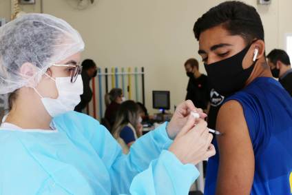 Vacinação de adolescentes contra a Covid-19