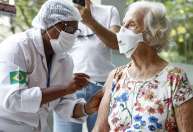 Saúde recomenda 2ª dose de reforço contra a Covid-19 para idosos acima de 80 anos