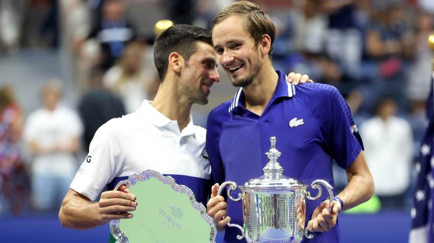 O atual campeão do US Open, Daniil Medvedev, não poderá competir em Wimbledon este ano. / Facebook/Reprodução