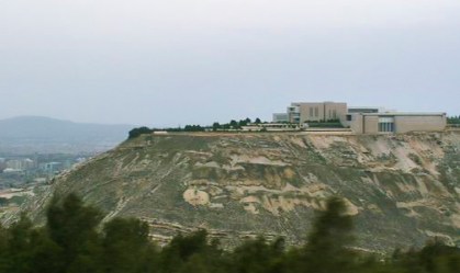 Israel ataca área próxima ao palácio presidencial da Síria e faz alerta
