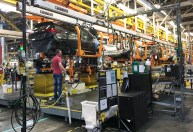 Empresas europeias enfrentam gargalos para produzir baterias de carros elétricos
