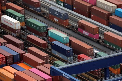 Contêineres em porto de Nova Jersey, EUA