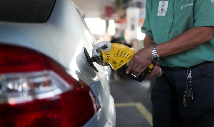 Preço médio dos combustíveis sofre nova alta semanal, segundo ANP