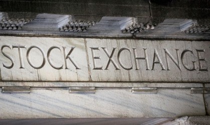 Bolsas dos EUA fecham em baixa com nervosismo antes de temporada de balanços