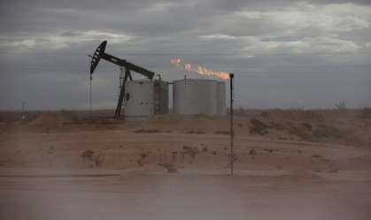 Preços do petróleo caem com temores de impacto da economia global sobre demanda