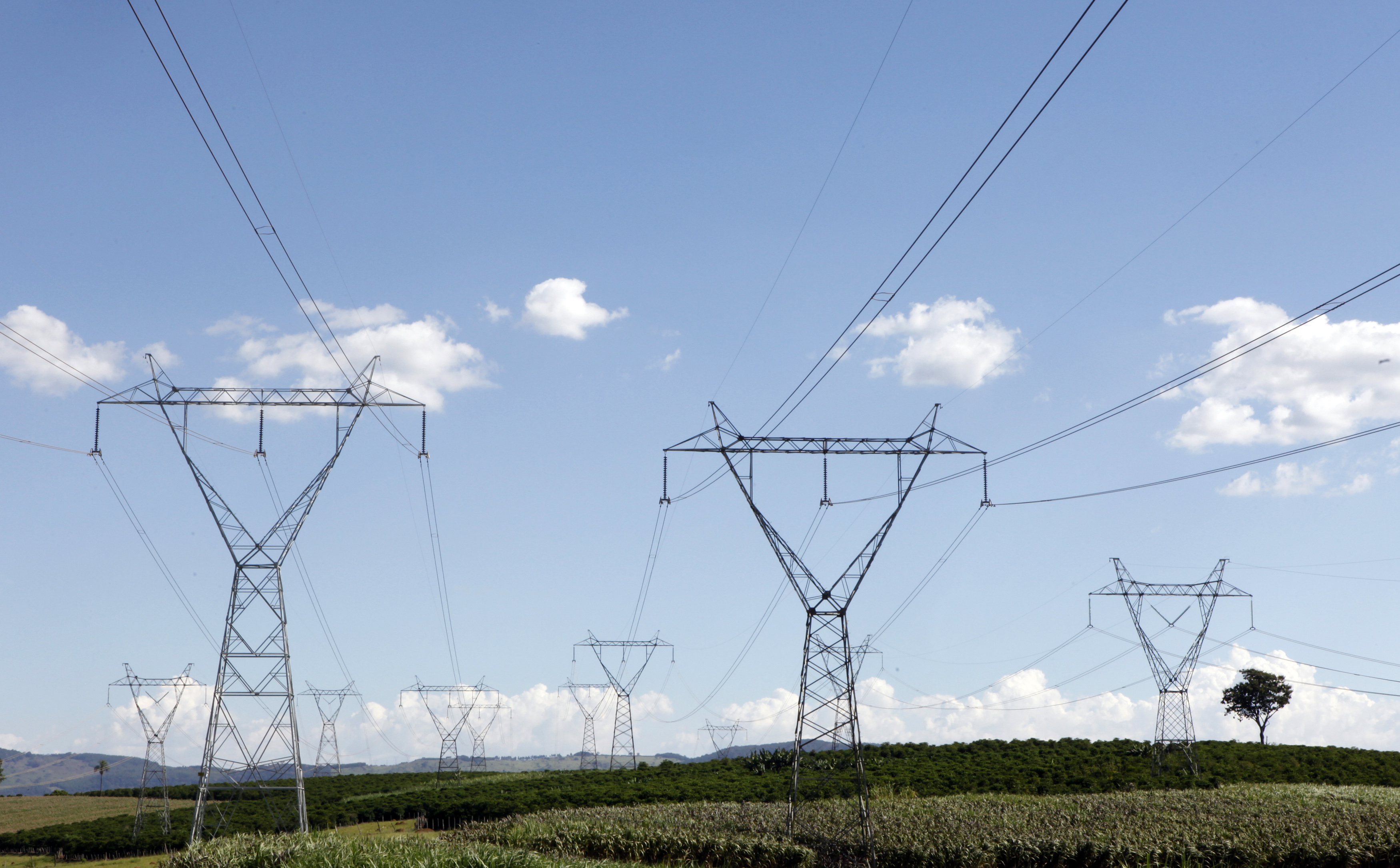 Linha de transmissão de energia