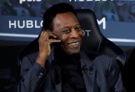 “A cada dia que passa, estou mais perto do gol”, diz Pelé após cirurgia