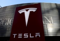 Tesla tem lucro recorde em 2021, mas faz alerta sobre falta de chips