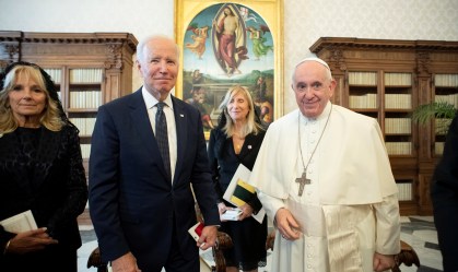 Joe Biden planeja ir ao funeral do papa Francisco, diz porta-voz