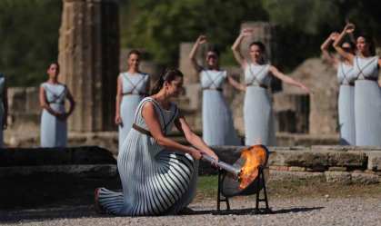 Chama olímpica dos Jogos de Inverno de Pequim é acesa em meio a protestos