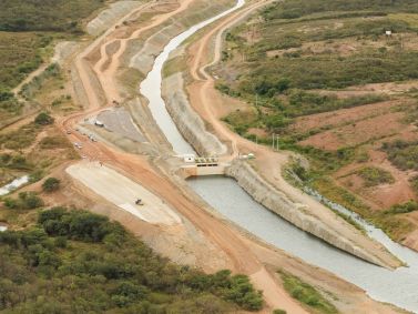 Sobrevoo sobre o canal do rio São Francisco no estado do Ceará.