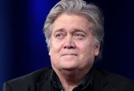 Steve Bannon, ex-assessor de Trump, sentiu que estava “acima da lei”, diz promotora
