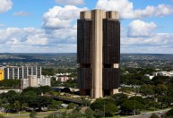 Copom reage a riscos fiscais, acelera alta de juros e Selic vai a 7,75% a.a.
