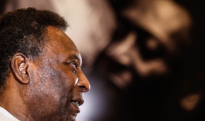 Pelé diz estar bem em sua primeira mensagem após receber alta do hospital