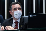 É preciso ter um auxílio social com valor condizente, diz Pacheco