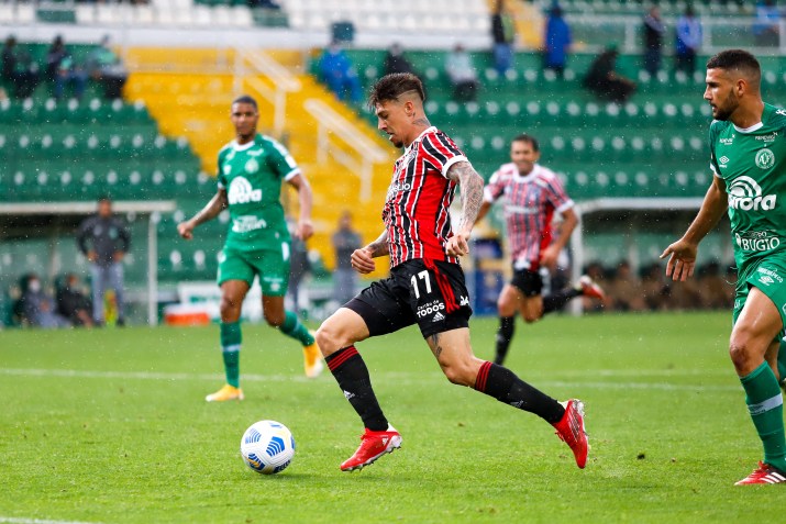 O argentino Rigoni abriu o placar para o São Paulo no empate em 1 a 1 contra a Chapecoense. (Dinho Zanotto/AGIF/Estadão Conteúdo)