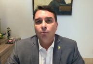 Alcolumbre e meu pai podiam ter evitado farpas, diz Flávio Bolsonaro à CNN