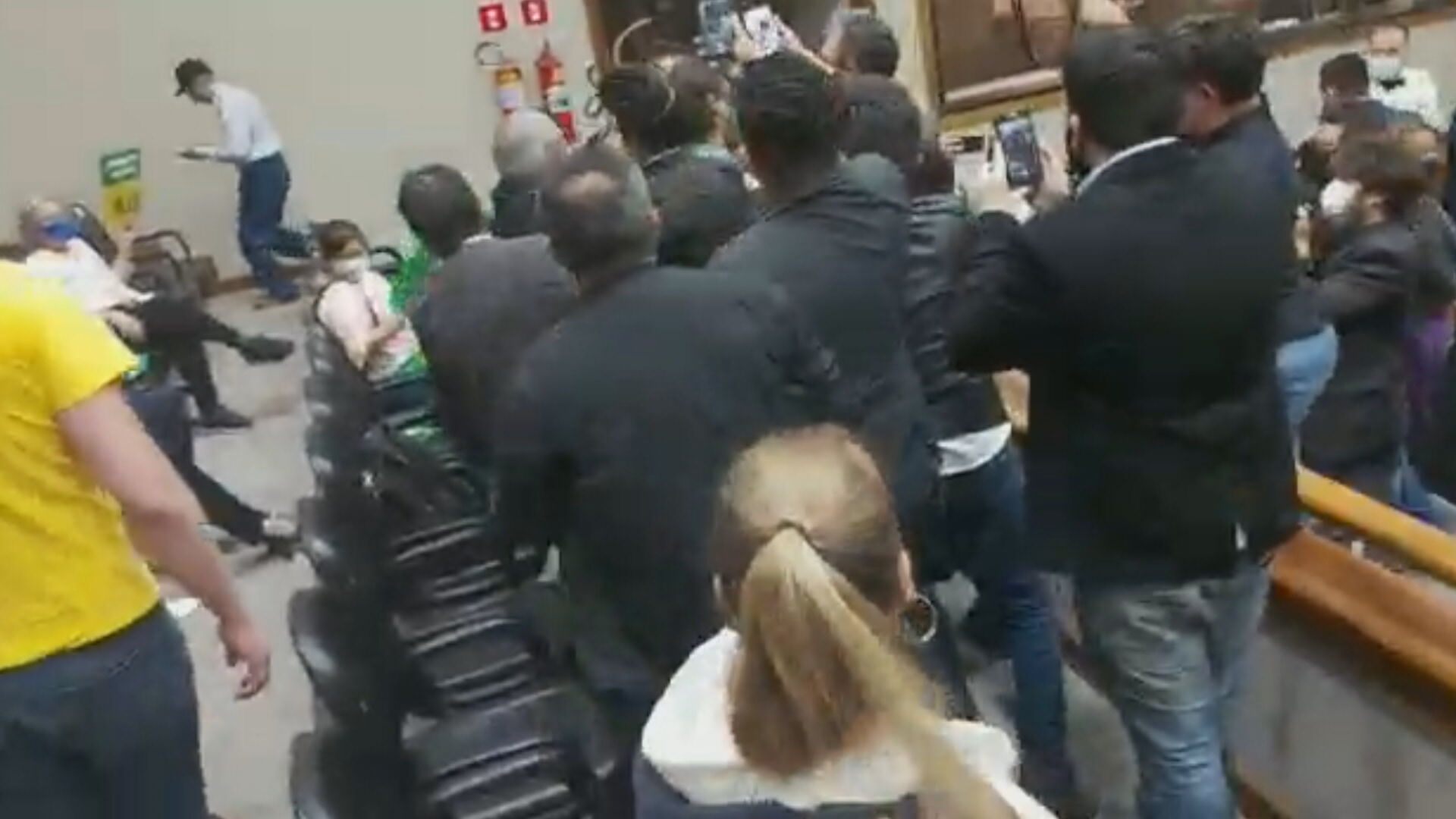 Debate sobre passaporte da vacina provoca confusão na Câmara de Porto Alegre