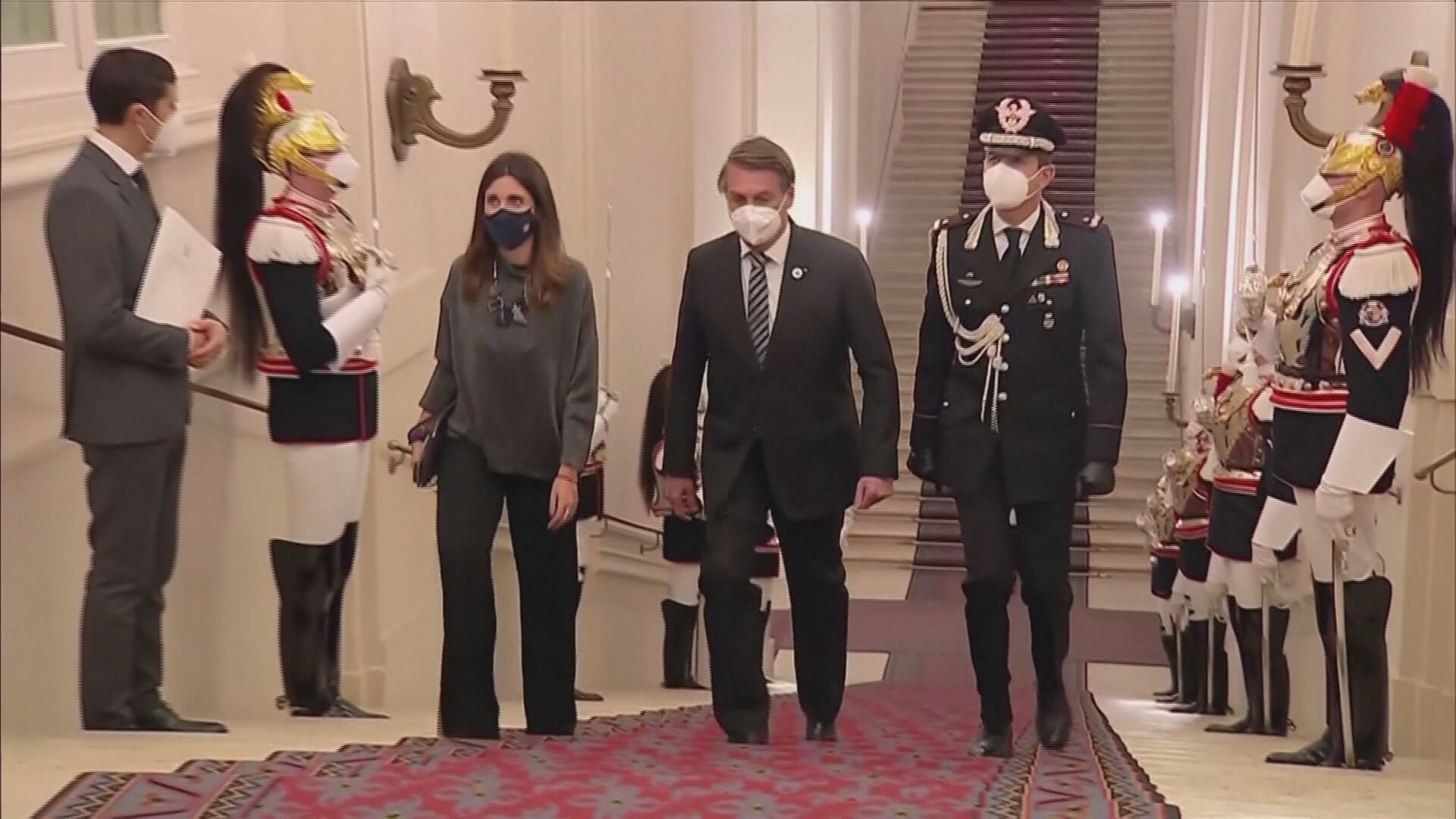 Bolsonaro participa de jantar com líderes mundiais