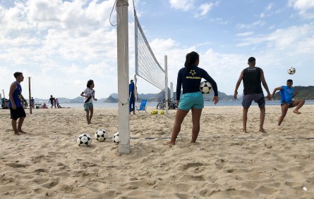 Decreto do governo do Rio de Janeiro permite que municípios fluminenses desobriguem o uso da máscara da proteção