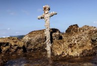 Mergulhador encontra espada da época das Cruzadas na costa de Israel