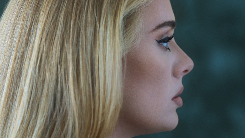 O quarto álbum de estúdio de Adele é o primeiro lançamento da cantora desde 2015 / Divulgação/Sony