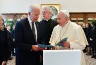 Em encontro, papa Francisco defende que Biden continue recebendo comunhão