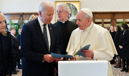 Em encontro, papa Francisco defende que Biden continue recebendo comunhão