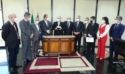 Aras rebate críticas e afirma que investigação da CPI da Pandemia não está parada