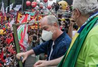 Ciro Gomes é vaiado e rebate: “fascistas de vermelho”