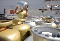 Redução de preço do gás de cozinha pela Petrobras ainda não chega ao consumidor