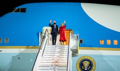 Joe Biden e a mulher, Jill, chegam a Roma para Cúpula do G20