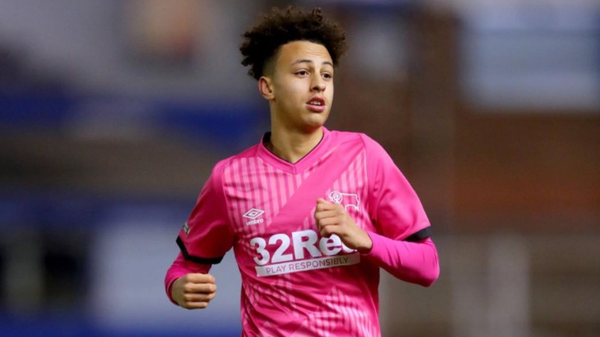 Kaide Gordon atuando pelo Derby County no início do ano / Reprodução/Instagram